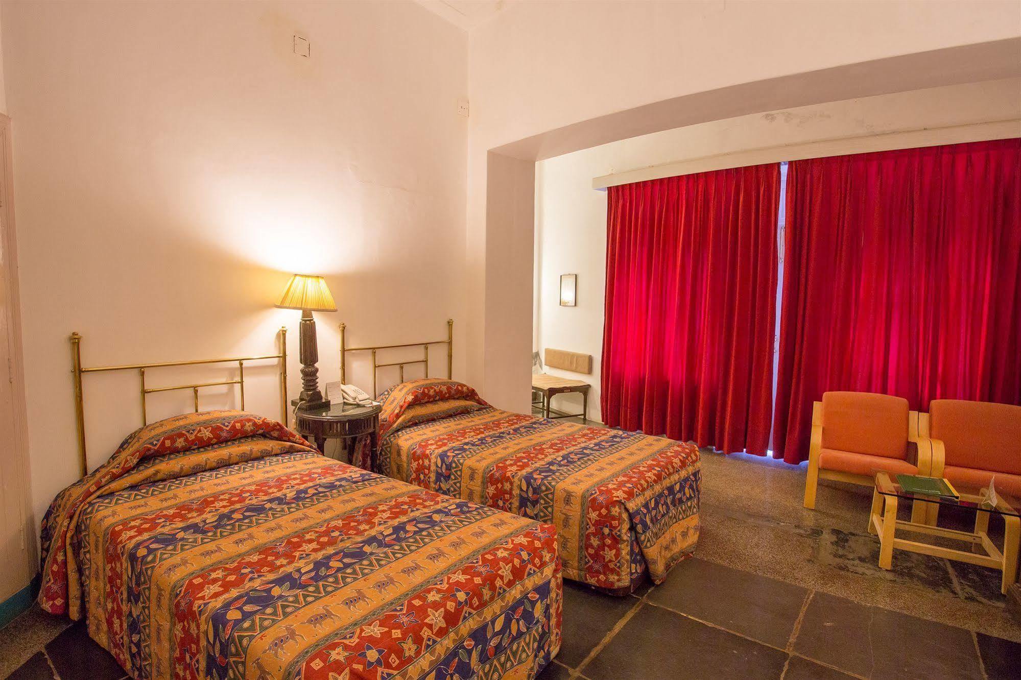 Shikarbadi Hotel - By The Lake Heritage By Hrh Group Of Hotels Udaipur Exterior foto